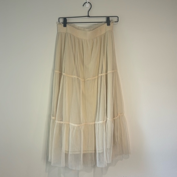 LC Lauren Conrad Dresses & Skirts - Chiffon skirt in cream
